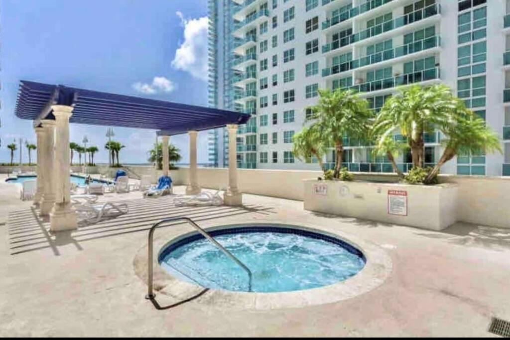 Luxurious Private Unit With Parking Apartman Miami Kültér fotó