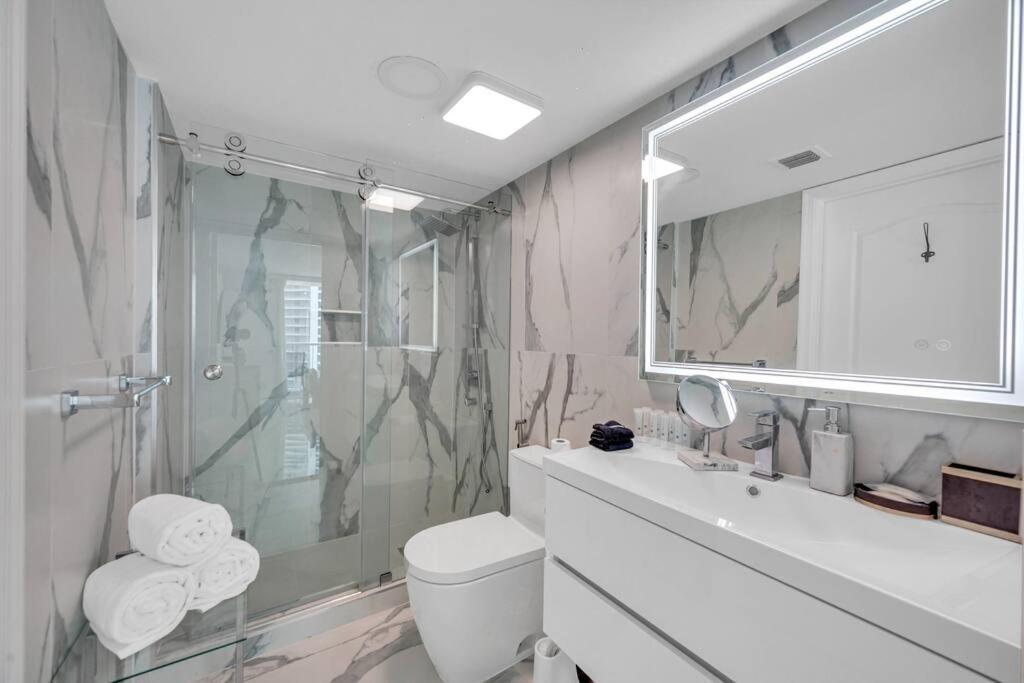 Luxurious Private Unit With Parking Apartman Miami Kültér fotó