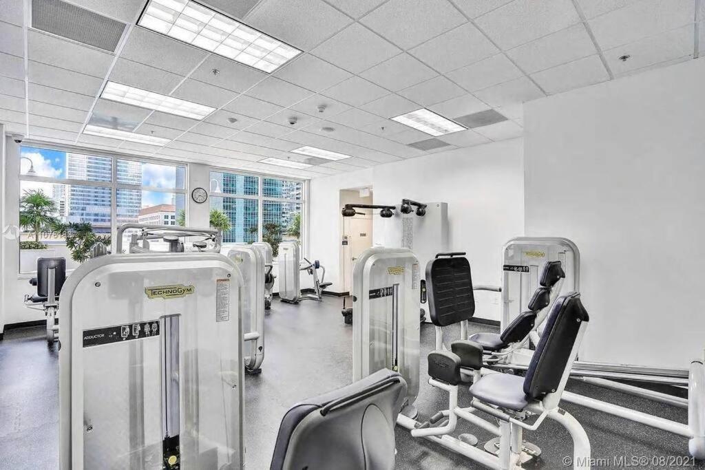 Luxurious Private Unit With Parking Apartman Miami Kültér fotó