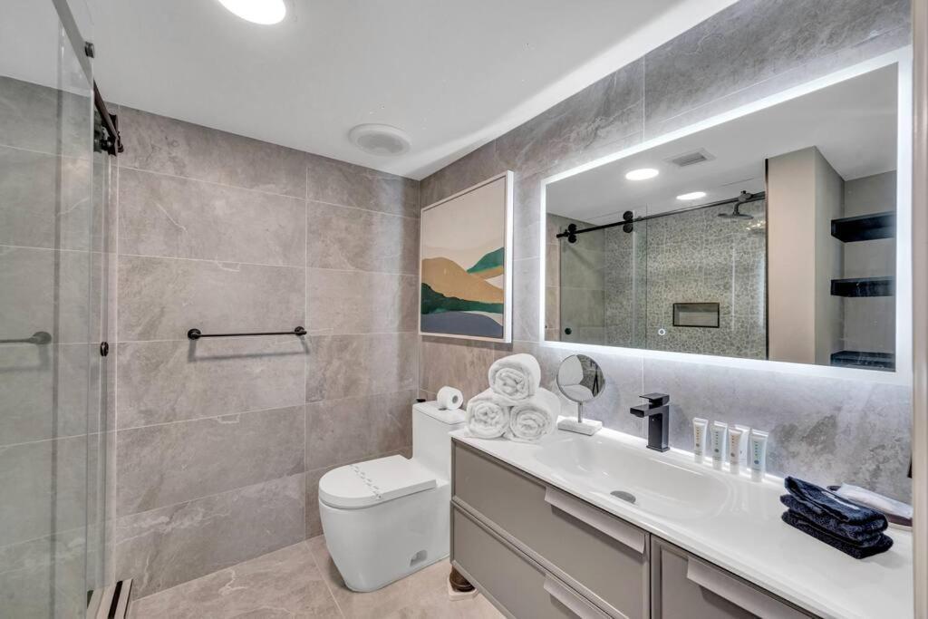 Luxurious Private Unit With Parking Apartman Miami Kültér fotó