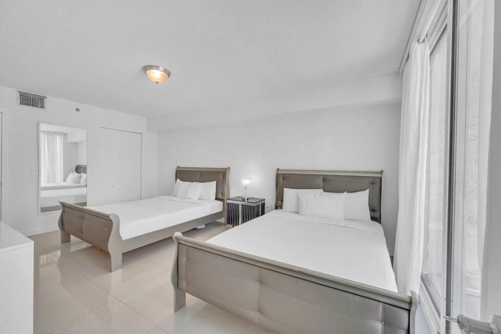 Luxurious Private Unit With Parking Apartman Miami Kültér fotó