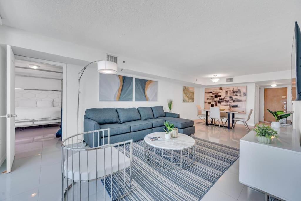 Luxurious Private Unit With Parking Apartman Miami Kültér fotó