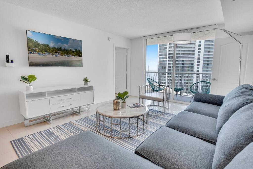 Luxurious Private Unit With Parking Apartman Miami Kültér fotó